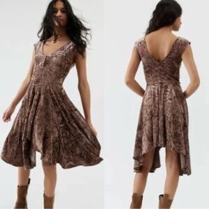 NWT Silence + Noise/UO Brown Velvet Dress